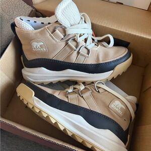 Sorel Women's Chukka Boots in Tan and Black